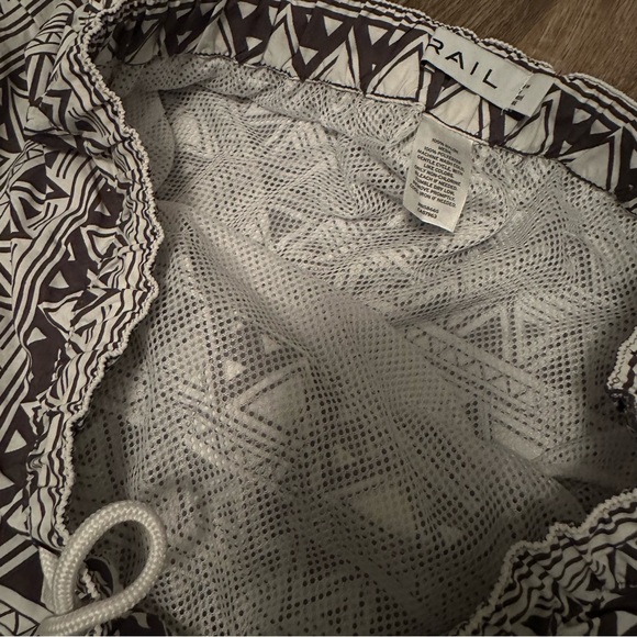 🔴RAIL Mens Triangle Pattern Swim Trunks - Picture 5 of 9